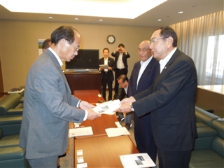 写真：青森県議会要望活動