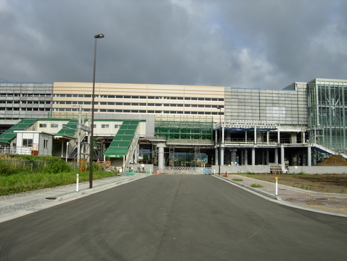 新幹線駅舎全景（東側）