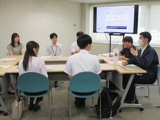 先輩職員との意見交換